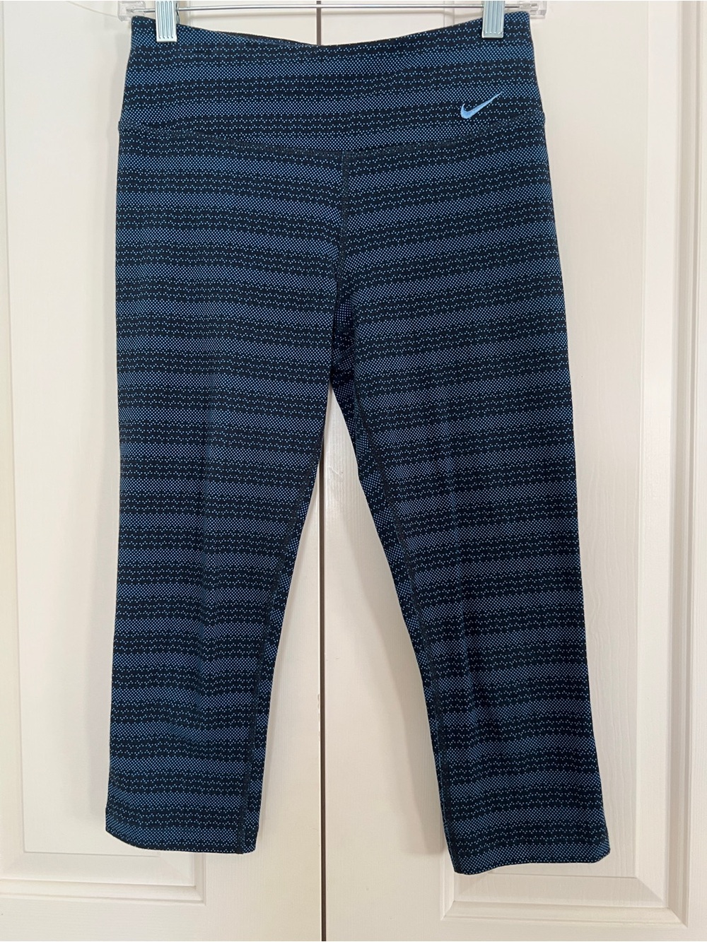 Nike Black/ Blue Striped Capri Leggings Size Small